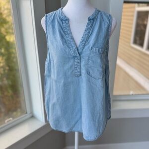GAP Light Blue Chambray Sleeveless Blouse Size Medium Petite